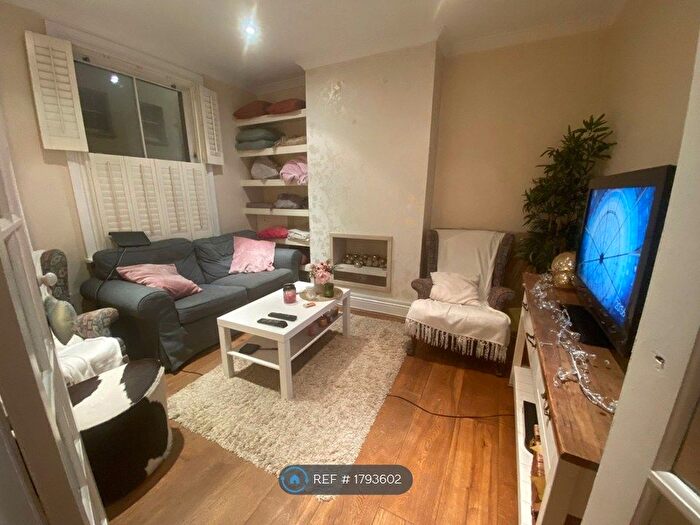 3 Bedroom Terraced House To Rent In London, London, SW11