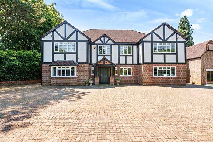 6 Bedroom House To Rent In Waterhouse Lane, Kingswood, KT20