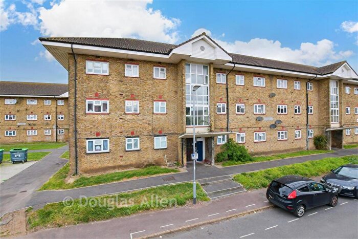 2 Bedroom Flat For Sale In Kershaw Road, Dagenham, Essex, RM10
