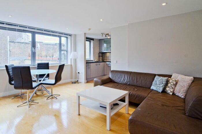 3 Bedroom Flat To Rent In Naoroji Street, London, WC1X