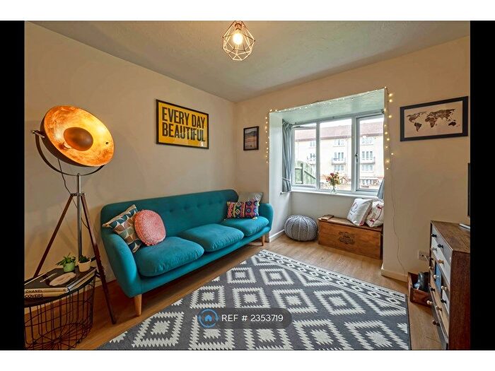 1 Bedroom Flat To Rent In Sterling Gardens, London, SE14