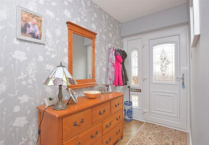 2 Bedroom Detached Bungalow For Sale In Towyn Way West, Towyn, LL22