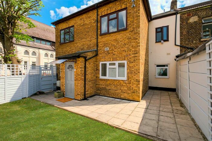 2 Bedroom Maisonette To Rent In Boundary Road, Walthamstow, E17