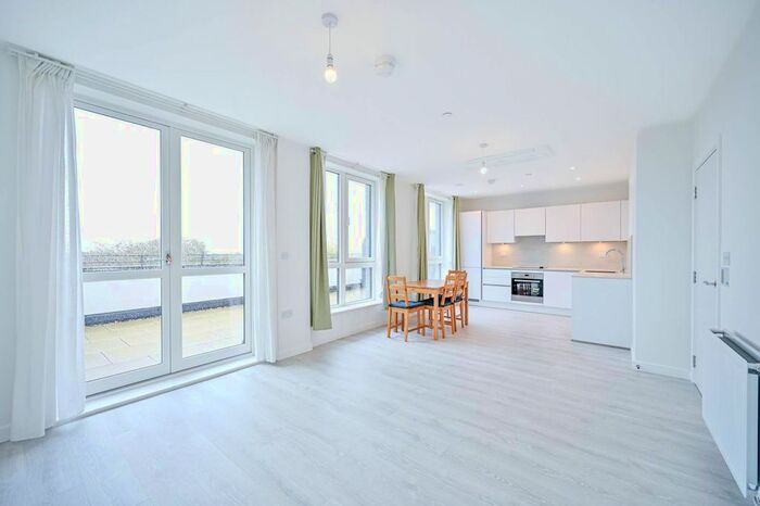 2 Bedroom Flat To Rent In Carnation Gardens, Hayes And Harlington, Hayes, UB3