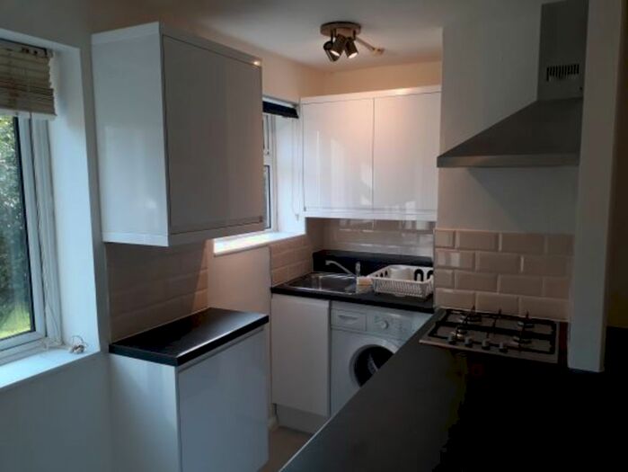 1 Bedroom Flat To Rent In Chelsea Close, Hampton Hill, Hampton, TW12