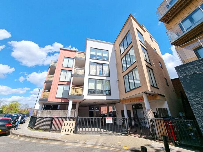 2 Bedroom Flat For Sale In Saddlers Place, Hounslow, Greater London, TW3