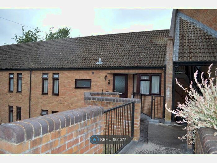 2 Bedroom Maisonette To Rent In Fulflood Court, Winchester, SO22