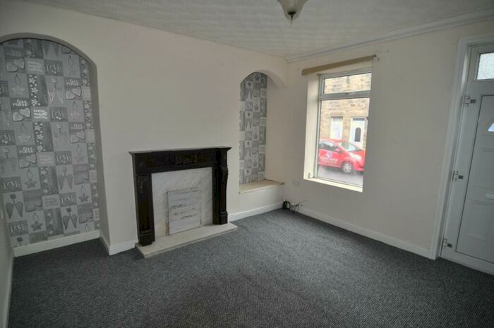 2 Bedroom House To Rent In New Street, Great Houghton, S72