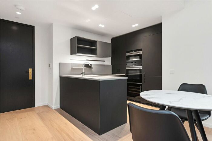 Apartment To Rent In Fenwick House, Bartholomew Close, London, EC1A