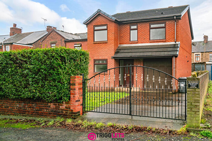 4 Bedroom Detached House For Sale In Wombwell Road, Platts Common, Hoyland, Barnsley, S74