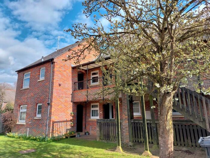 1 Bedroom Flat To Rent In Haltside, Hatfield, Hertfordshire, AL10