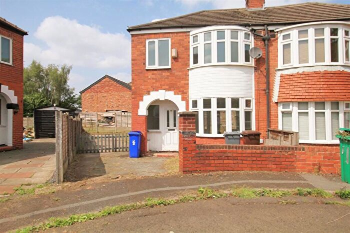 3 Bedroom Semi-Detached House For Sale In Thirsfield Drive, Manchester, M11