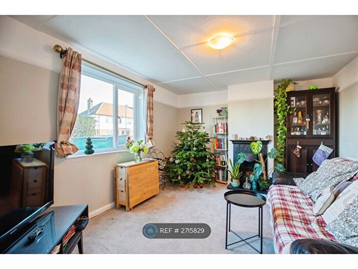 3 Bedroom Terraced House To Rent In Bramhope Lane, London, SE7