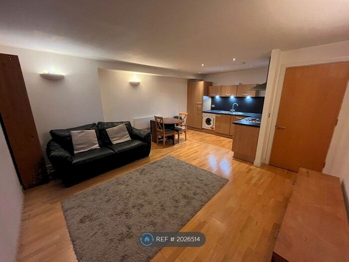2 Bedroom Flat To Rent In The Danube, Manchester, M15