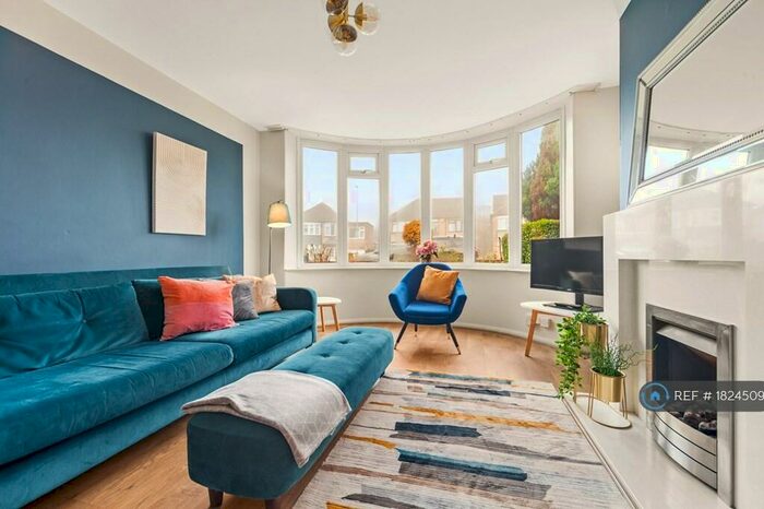 3 Bedroom Semi-Detached House To Rent In Carr Manor Drive, Leeds, LS17