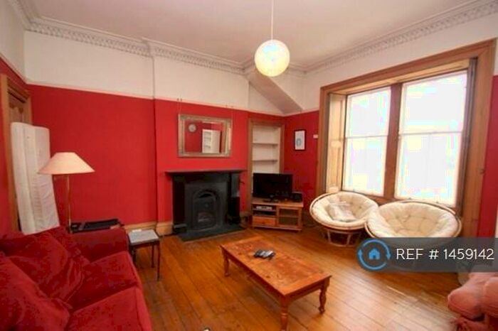 2 Bedroom Flat To Rent In Bruntsfield Place, Edinburgh, EH10
