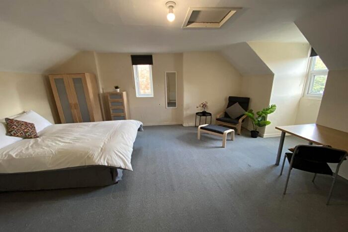 6 Bedroom Semi-Detached House To Rent In Broadgate, Beeston, NG9