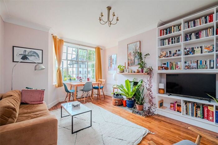 3 Bedroom Flat For Sale In Leigham Avenue, London, SW16