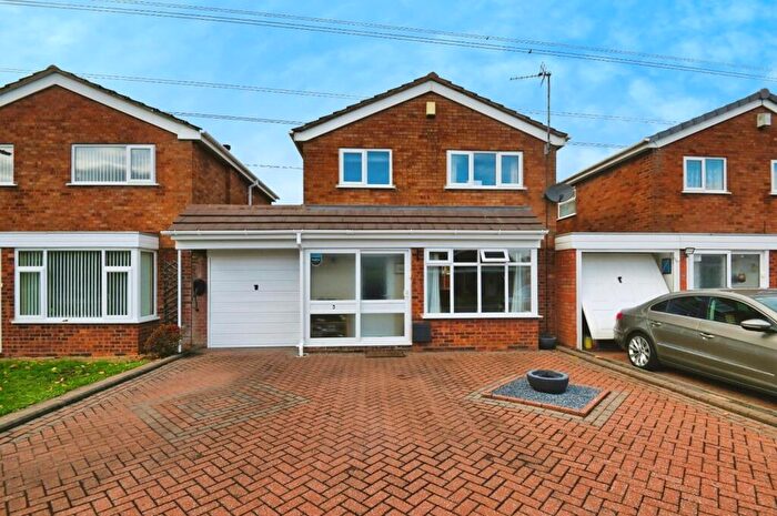 3 Bedroom Link Detached House For Sale In Buckingham Road, Tamworth, B79