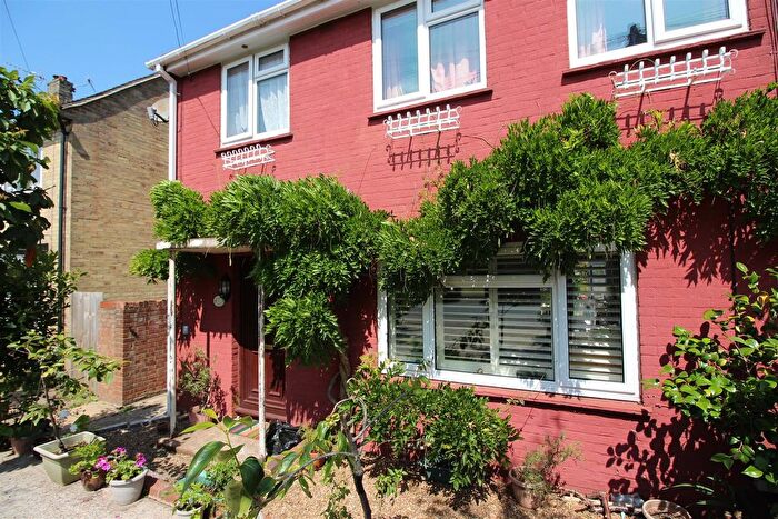 3 Bedroom Semi Detached House To Rent In Zealand Road, Canterbury, CT1
