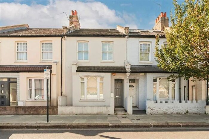 2 Bedroom Flat For Sale In Margravine Road, Bishops Park, W6