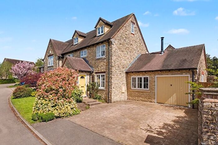 5 Bedroom Semi-Detached House To Rent In Fritwell, OX27