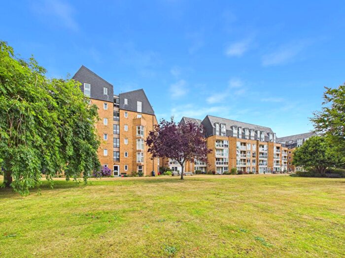 1 Bedroom Apartment For Sale In Sandgate Road, Folkestone, Kent, CT20