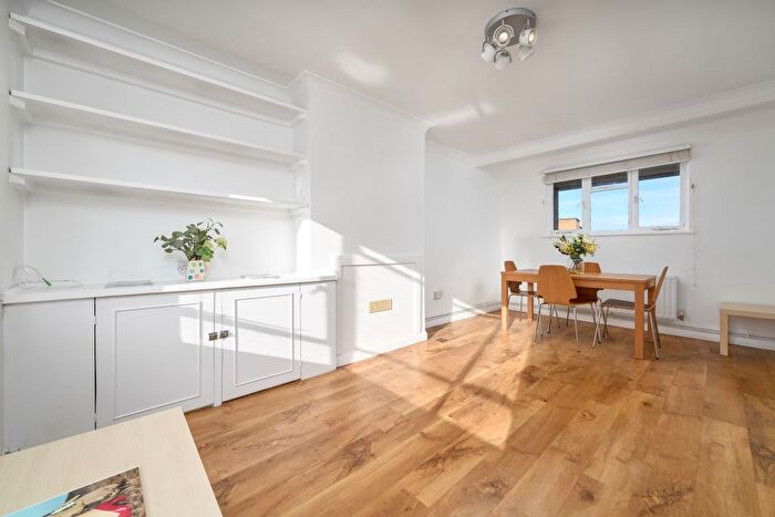 3 Bedroom Flat To Rent In Lavender Hill, Clapham Junction, SW11