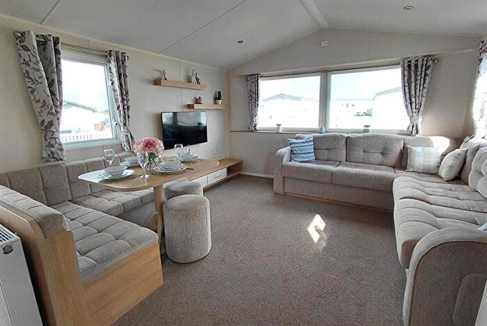 3 Bedroom Mobile/park Home For Sale In Hendra Croft, Newquay, TR8