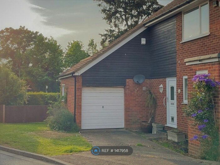 2 Bedroom Maisonette To Rent In Chestwood Grove, Uxbridge, UB10