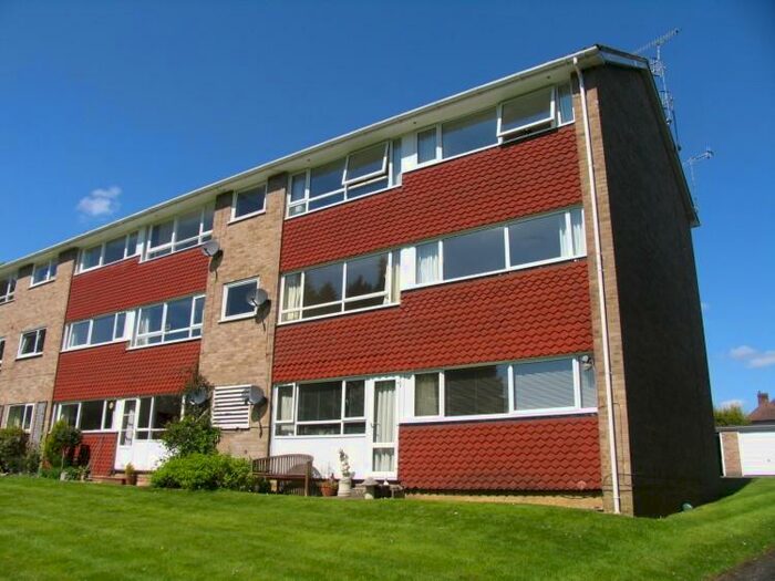2 Bedroom Flat To Rent In Oxted, RH8