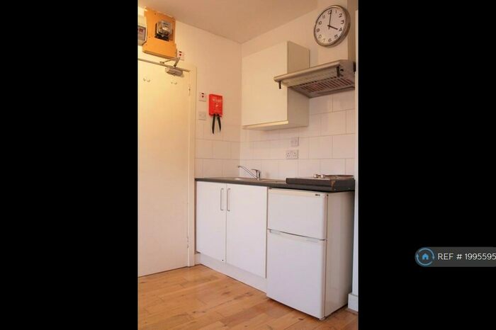 Studio To Rent In Islington, London, N1