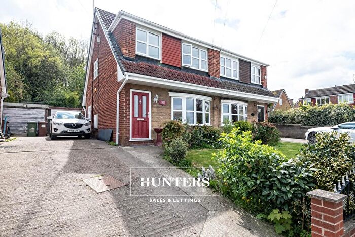 3 Bedroom Semi-Detached House For Sale In Eastdown, Castleford, WF10