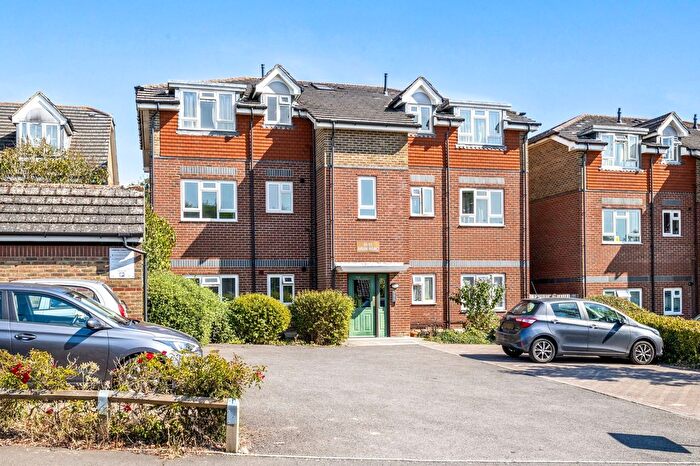 2 Bedroom Flat For Sale In Arun Road, Billingshurst, RH14