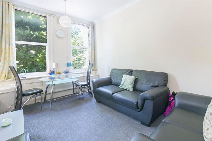 2 Bedroom Flat To Rent In St. John's Hill, London, SW11