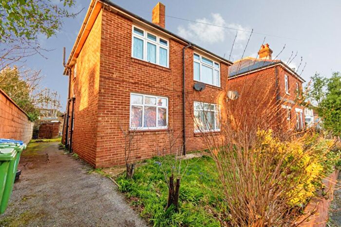 2 Bedroom Maisonette For Sale In Roselands Gardens, Southampton, Hampshire, SO17