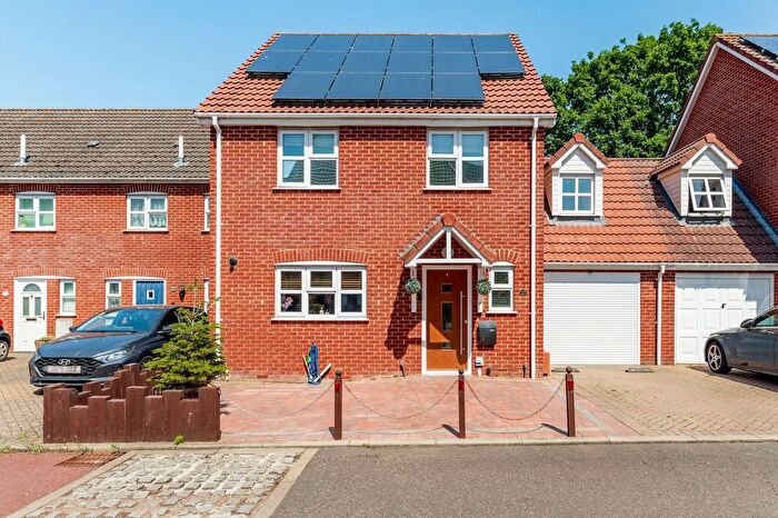 4 Bedroom Semi Detached House For Sale In Bluebell Close, Watton, IP25