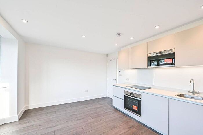 2 Bedroom Maisonette To Rent In Corringham Road, Golders Green, London, NW11