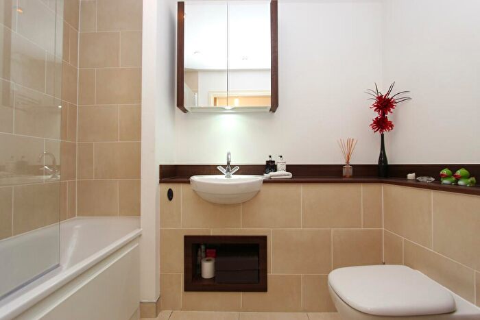 2 Bedroom Apartment To Rent In Surrey Quays Road, London, Greater London, SE16
