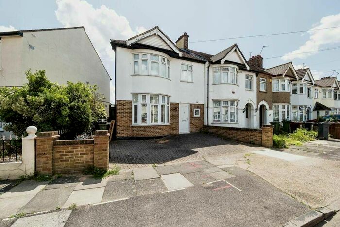 3 Bedroom Semi-Detached House To Rent In Wilmington Gardens, Barking, IG11