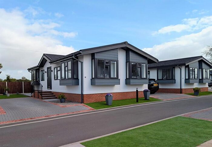 2 Bedroom Park Home For Sale In The Leigh, Gloucester, GL19