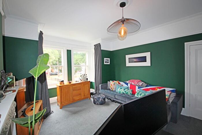 2 Bedroom Flat For Sale In Parkwood Road, Southbourne, BH5