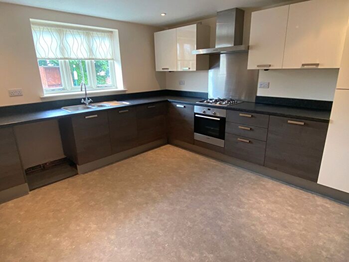 4 Bedroom Town House To Rent In Main Street, Doncaster, DN11