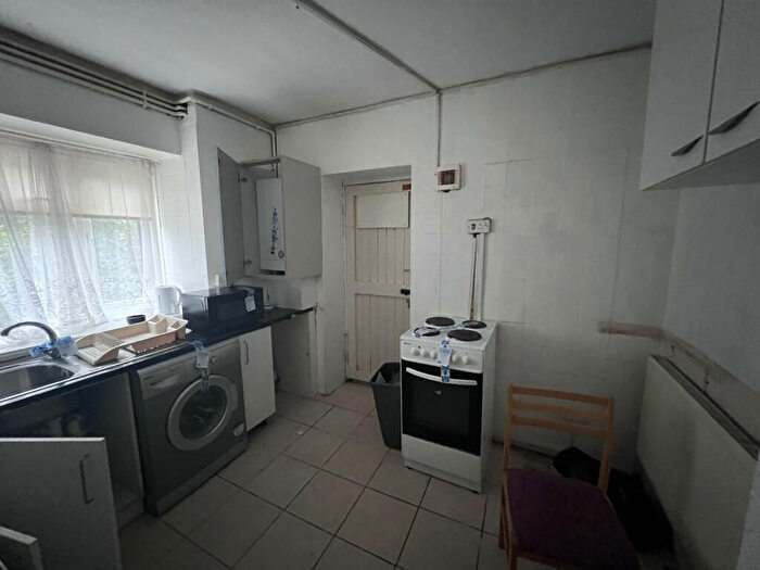 2 Bedroom Apartment For Sale In The Woodlands, London, SE19