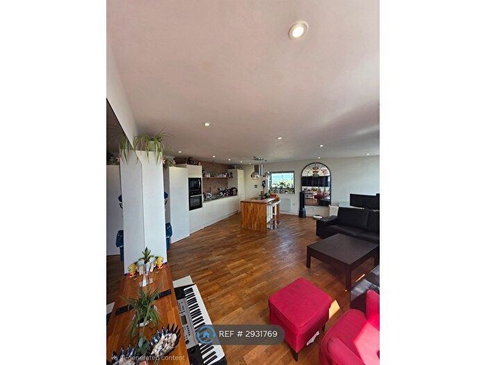 3 Bedroom Flat To Rent In Bute Terrace, Cardiff, CF10