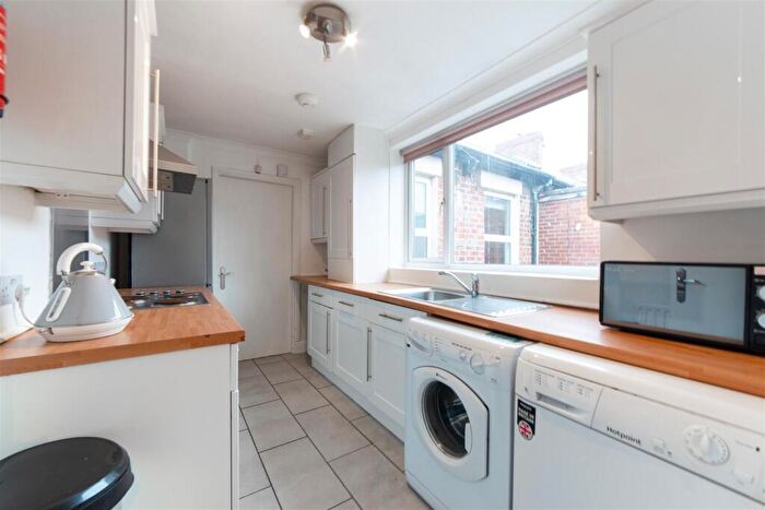 3 Bedroom Flat To Rent In £pppw - Bolingbroke Street, Newcastle Upon Tyne, NE6
