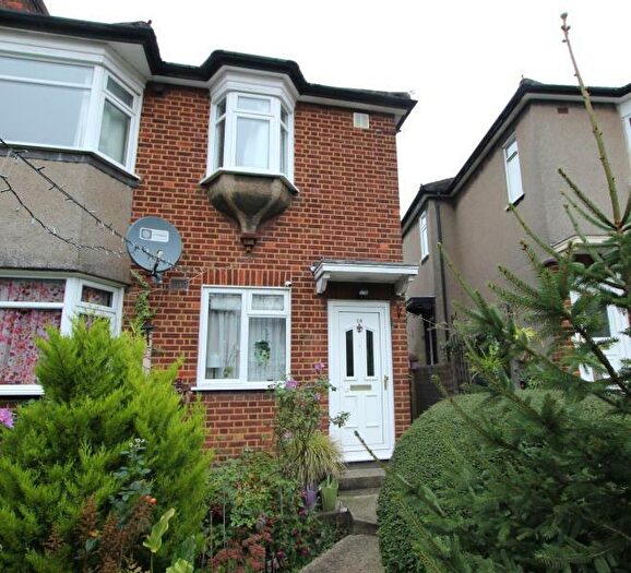 2 Bedroom Flat To Rent In Woodgrange Close, Kenton, HA3