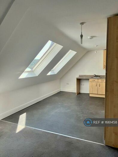 2 Bedroom Flat To Rent In Campden Road, South Croydon, CR2