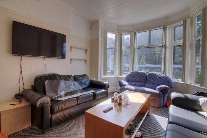 7 Bedroom Property To Rent In St Michaels Villas, Leeds, West Yorkshire, LS6