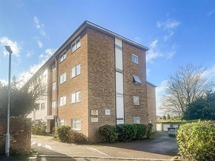 2 Bedroom Flat To Rent In Elm Grove Road, Salisbury, SP1